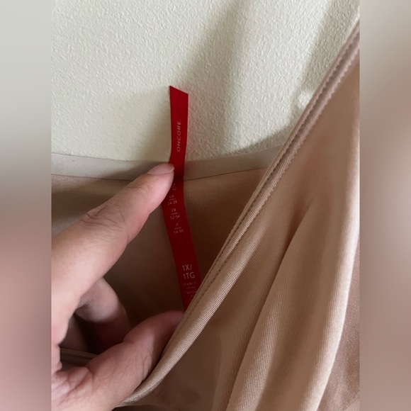 SPANX Plus Size On Core Mid-Thigh Bodysuit - Nude Size 1x Staple Lightweight - Picture 7 of 11